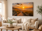 Holzsteg durch Dünen im Sonnenuntergang – Wohnraumansicht