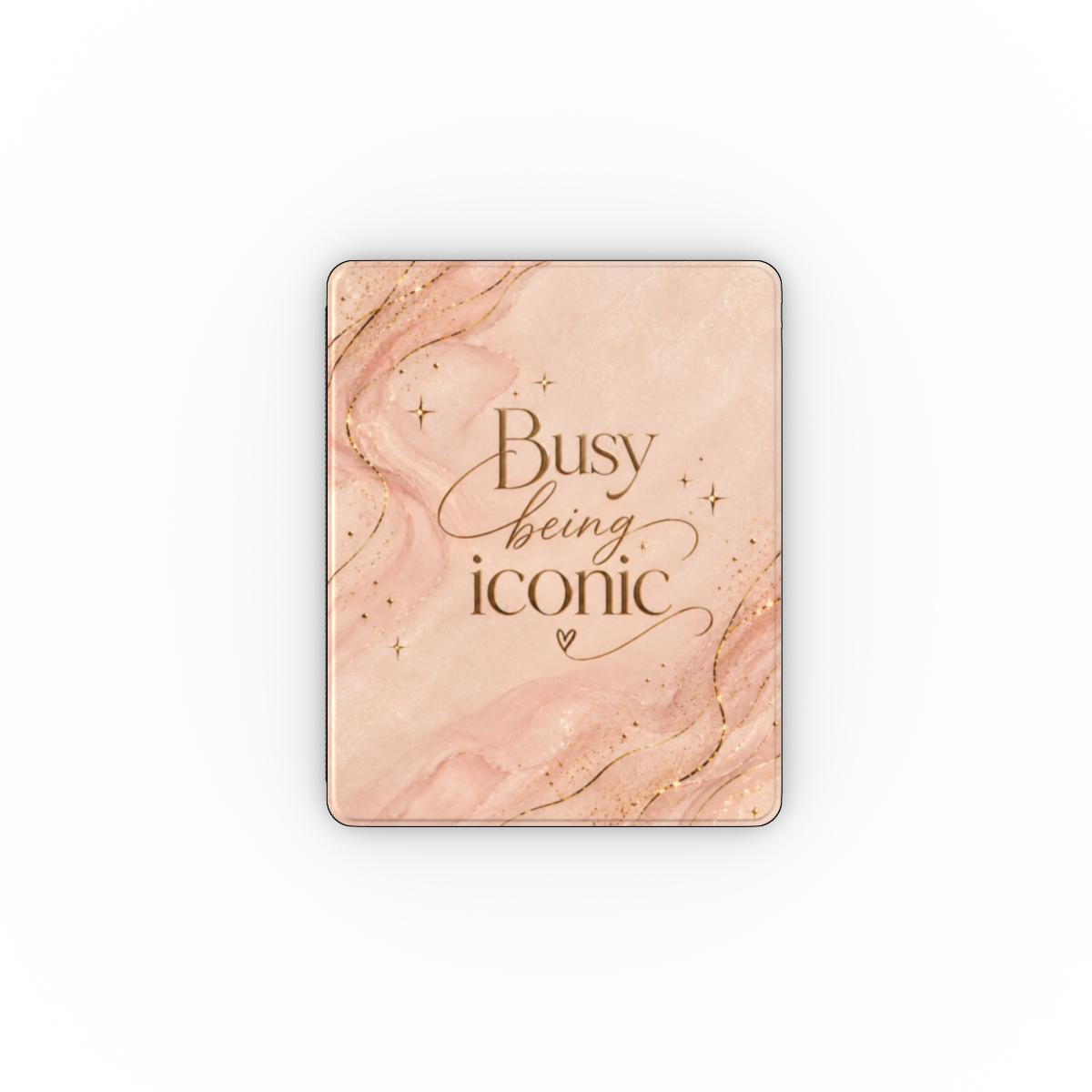 Busy Being Iconic – Premium iPad Hülle Rosa Gold