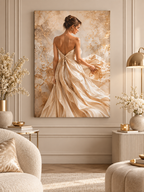 Elegante Frau im fließenden Kleid als Leinwand in einem hellen eleganten Wohnraum
